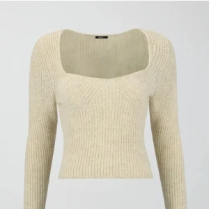 Stickad topp - Säljer denna topp från Gina då den inte kommer till användning längre. Den är i perfekt skick och har endast användas ca 5 ggr. Nypris 359kr.