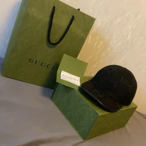 Gucci jumbo svart - Helt ny gucci jumbo keps box kvitto påse allting finns storlek S
