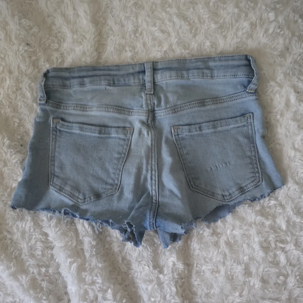 Sthockolmstill shorts och jätte fina sommar shorts    . Shorts.