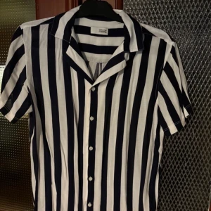 !SOLID skjorta - Använd några gånger storlek S