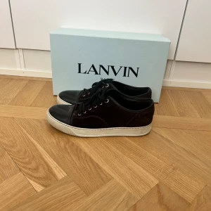 Lanvin - Ett par lanvins i super bra skick 9,5/10  Box och bags medföljer vid minsta lilla fråga skriv i pm mvh Nils 
