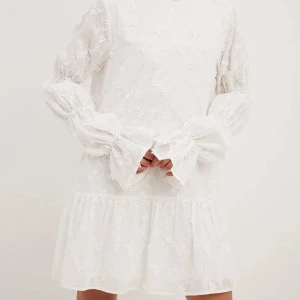 NA-KD klänning  - Säljer min fina klänning som tyvärr inte kommer till användning. Perfekt nu till sommaren och bra i skick. Använd endast en gång. 💓💓 (pris går att diskutera)  