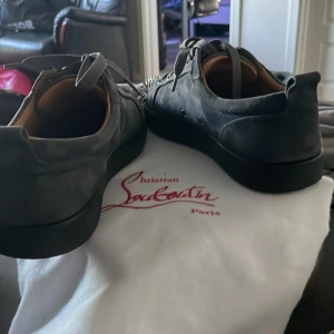 Loubs - Ett par Loubs i storlek 42, vid frågor eller byten skriv till mig. Skicka bud 