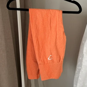 Gymshark tight  - Oanvända tights från gymshark ☺️Älskar passformen på denna modellen, men säljer pga obekväm i färgen ❤️❤️