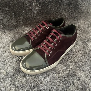 Lanvin - Säljer nu dessa sjukt snygga lanvinsen skick 8/10. De är en slutsåld modell som inte säljs längre vilket gör de väldigt sällsynta! 