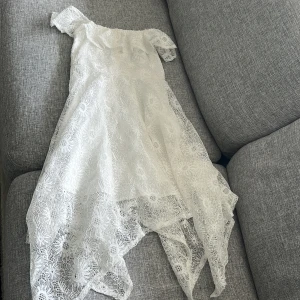 Klänning för 12 åringar - Bra vit,  klänning ,skön För 100kr  använd 2 gånger 