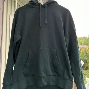 Forest green hoodie från Kappahl. Knappt använd