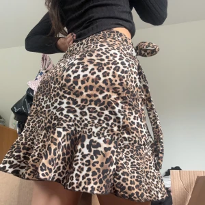 Kjol - leopard kjol