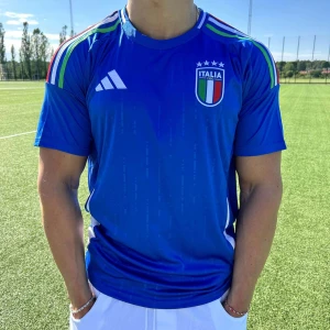 Italien Hemmaställ Euro 2024 fotbollströja  - Säljer fotbollströjor under retail, vi har ett större utval på vår instagram Jerseysidan.