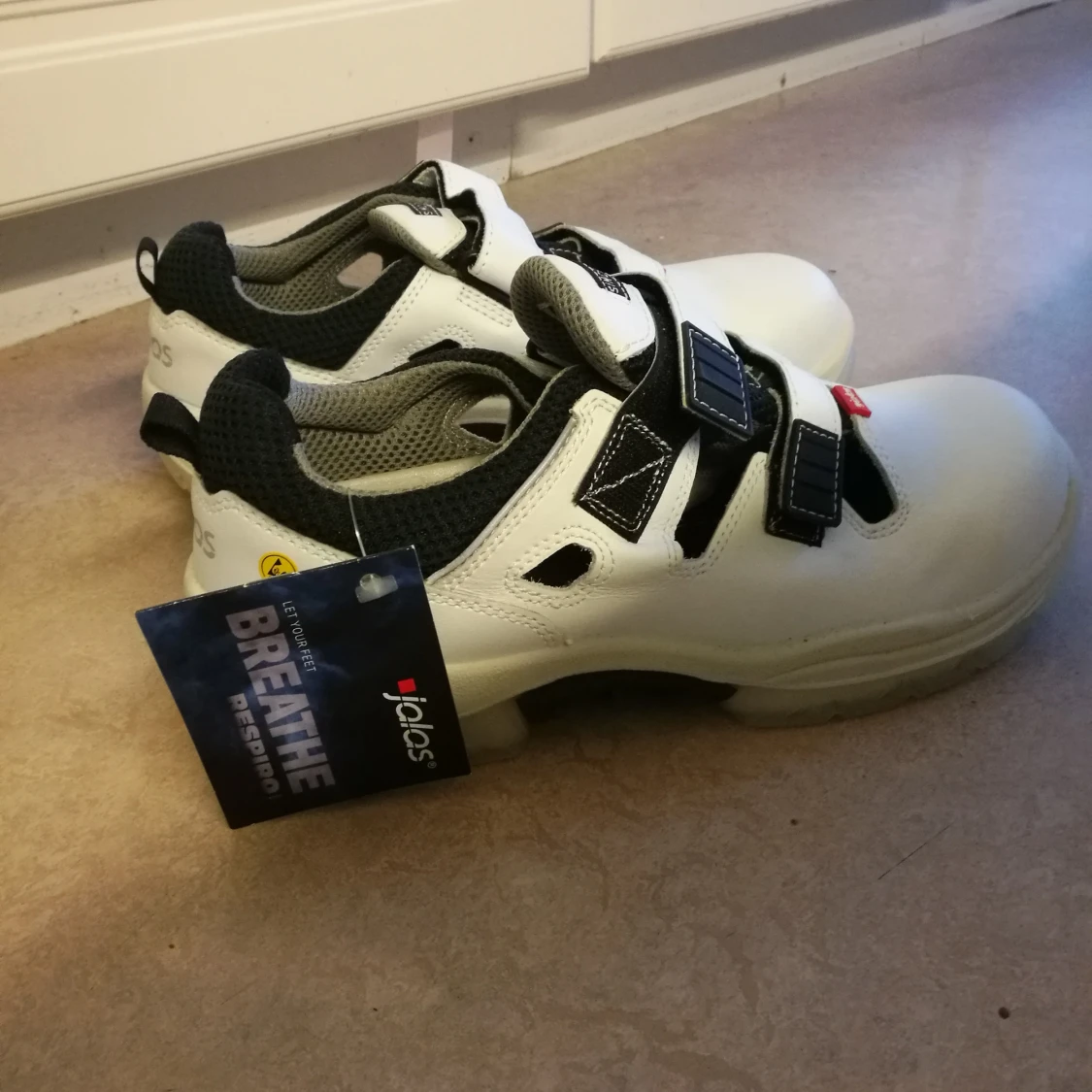 Arbets skor med stålhätta, helt oanvända storlek 43