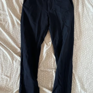 Stretch kostymbyxor från Jack & Jones - Stretchmaterial, slim passform. waist 29, längd 30. Från Jack & Jones