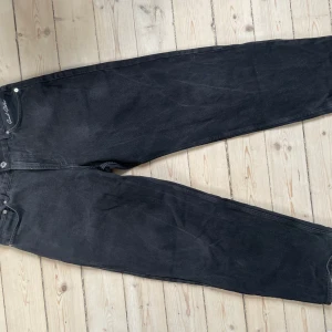 Jensbyxor  - Sweet sktbs baggy jeans i storlek s. Relativt använda men i mycket bra skick. Nypris 350