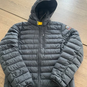 Parajumpers Jacka - Säljes då den inte kommer till användning  8/10  Storlek M