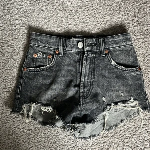 Jeansshorts  - Jeansshorts från zara som är för små