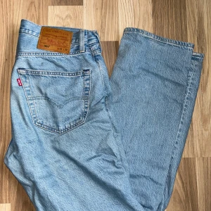 Jeans - Levis jeans 501 Storlek: W31 L32 Nyskick Nypris runt 800 Pris går att diskuteras vid snabb affär 