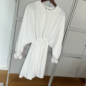 Klänning från Chiquelle - Jätte fin sommarklänning från Chiquelle, helt oanvänd med prislapp kvar. Storlek XS men skulle passa både XS och S. 🌸Ordinare pris 699