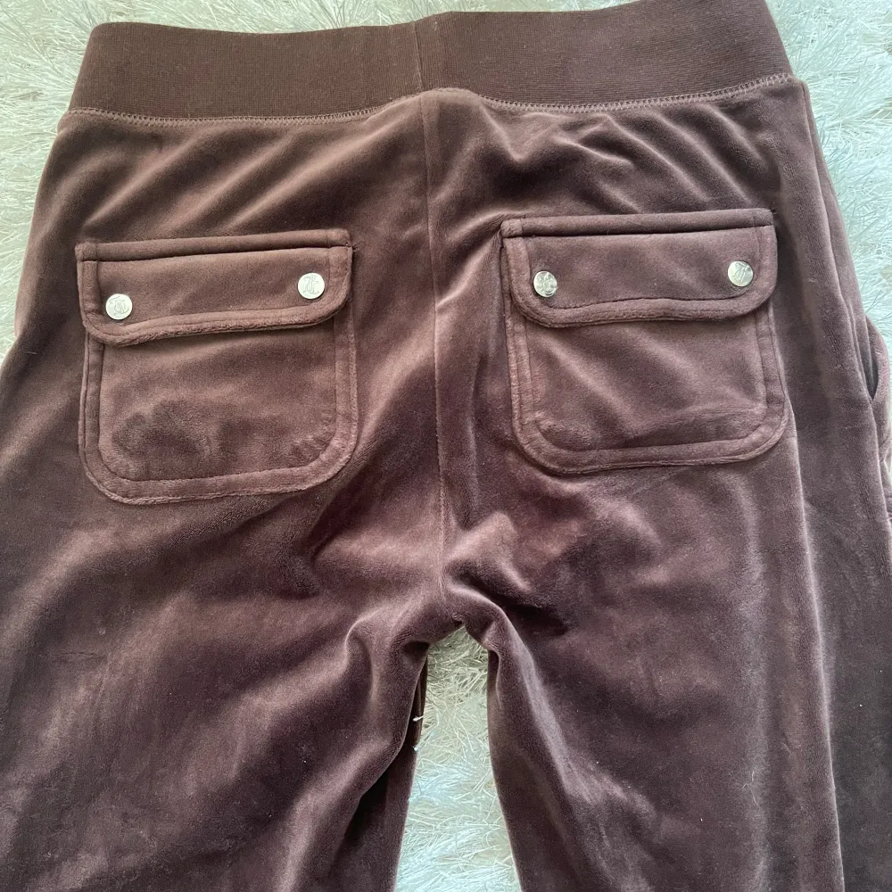 Nästan aldrig använda, (enstaka gånger). Storlek Xs men skulle även passa S beroende på hur man vill att de ska sitta. Kom privat för fler bilder eller eventuella frågor💓nypris: 1199kr💓. Farkut & Housut.