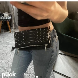 Väska  - All info på tredje bilden