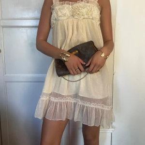 Fin klänning  - Jätte fin klänning som passar bra nu till sommaren 