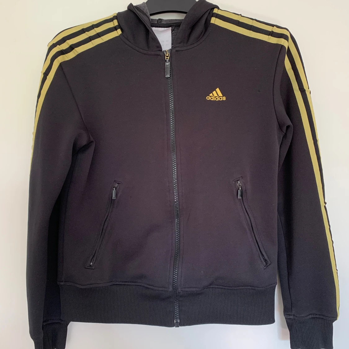 Svart Adidas Zip-Up Hoodie M