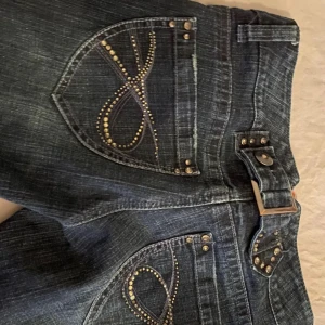Lågmidjade jeans - Sååå snygga lågmidjade vintage jeans, köpta på Plick men kommer tyvärr inte till användning ❤️