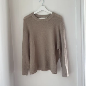 Stickad tröja  - Jag säljer en stickad tröja från lager 157 i storlek S.