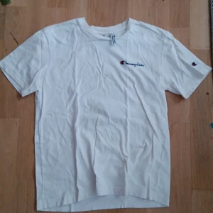 Champion T-shirt - Bra skick