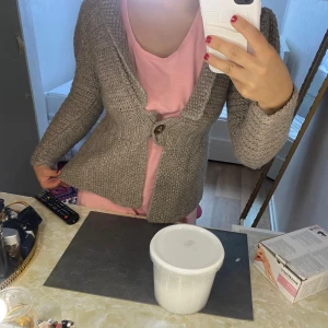 Kofta - Super fin till vinern varm och skön och lite stockholmstil! Pris kan diskuteras!