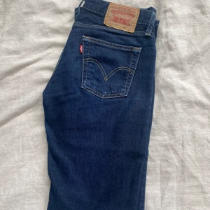 Levis jeans - Lågmidjade jeans i en snygg tvätt 😍  Endast små skavanker vid dragkedjan 