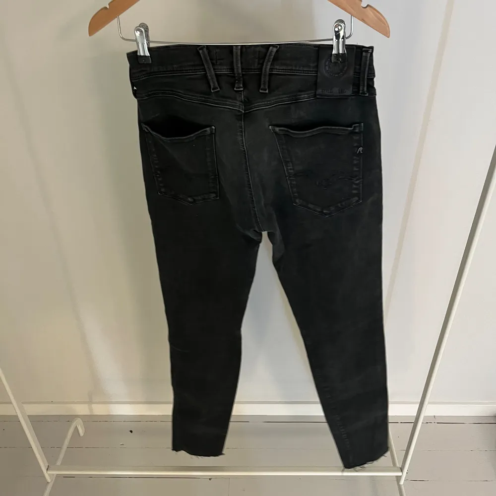 Ett par feta replay jeans i modellen anbass! | skick 8/10 | nypris ca 1800 kr | bara att skriva vid frågor!. Jeans & Byxor.