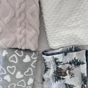 4 barnfiltar - 4 st barnfiltar. Jätte mysiga och fina från shein. Är tvättade, rena och oanvända. 