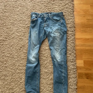 Dondup denim jeans - Dondup jeans som är använda några gånger men i fint skick, blå jeans