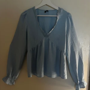 Vero moda blus - Jätte fin och somrig blus från vero moda aldrig använd 💞