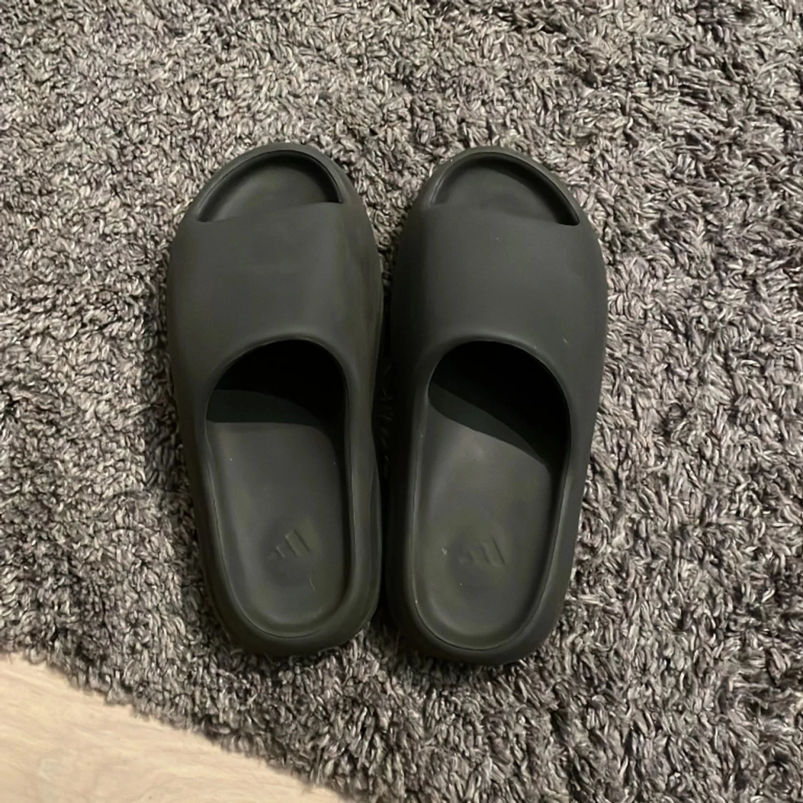 yeezy slides