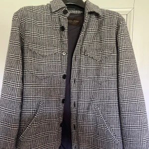 Rose & Born Jacka Herr - Rose & Born Jacka herr strlk S.  Skick 8/10 Använd ett fåtal gånger. Nypris: 8000kr 