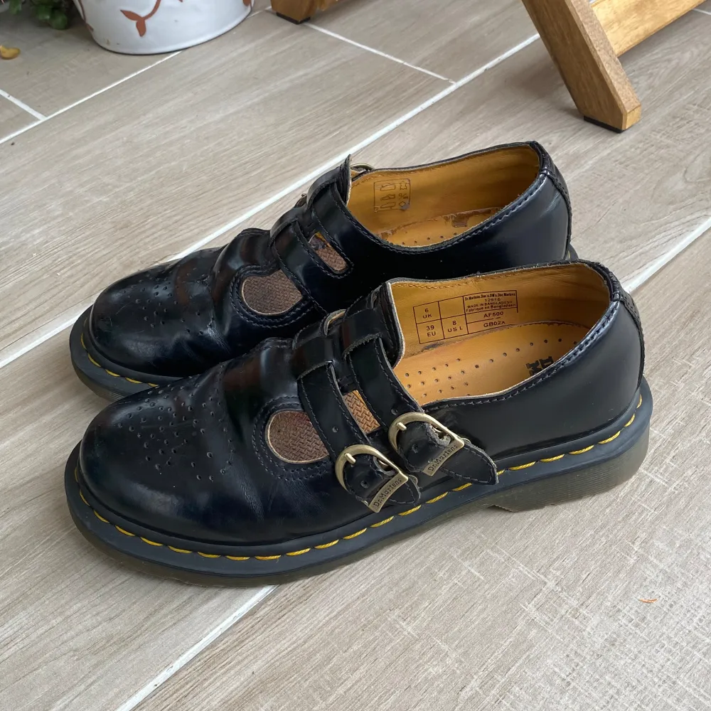 (Pris diskuterbart!!❤️) Sååå fina dr martens som tyvärr är för stora för mig. Storlek 39, måttligt använda. Nypris 1700.. Skor.