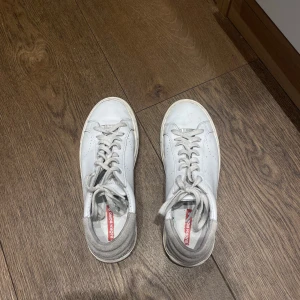 BJÖRN BORG SNEAKERS - Säljer mina as nice Björn Borg sneakers. De är super bekväma att gå i🤎