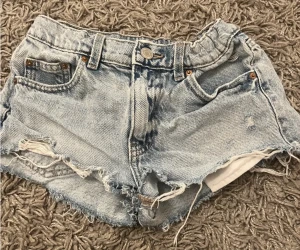 Shorts  - Jätte fina shorts från Gina Young !! Storlek 140, använda ungefär 5 gånger ! 