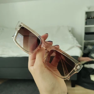 Solglasögon - Snygga, oanvända solglasögon. Inga repor eller andra skador. Skriv för frågor 🫶🏼