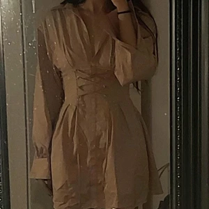 Bershka short nude open back dress - Only used once, open back, adjustable corset in the middle, short, dark nudish colour 