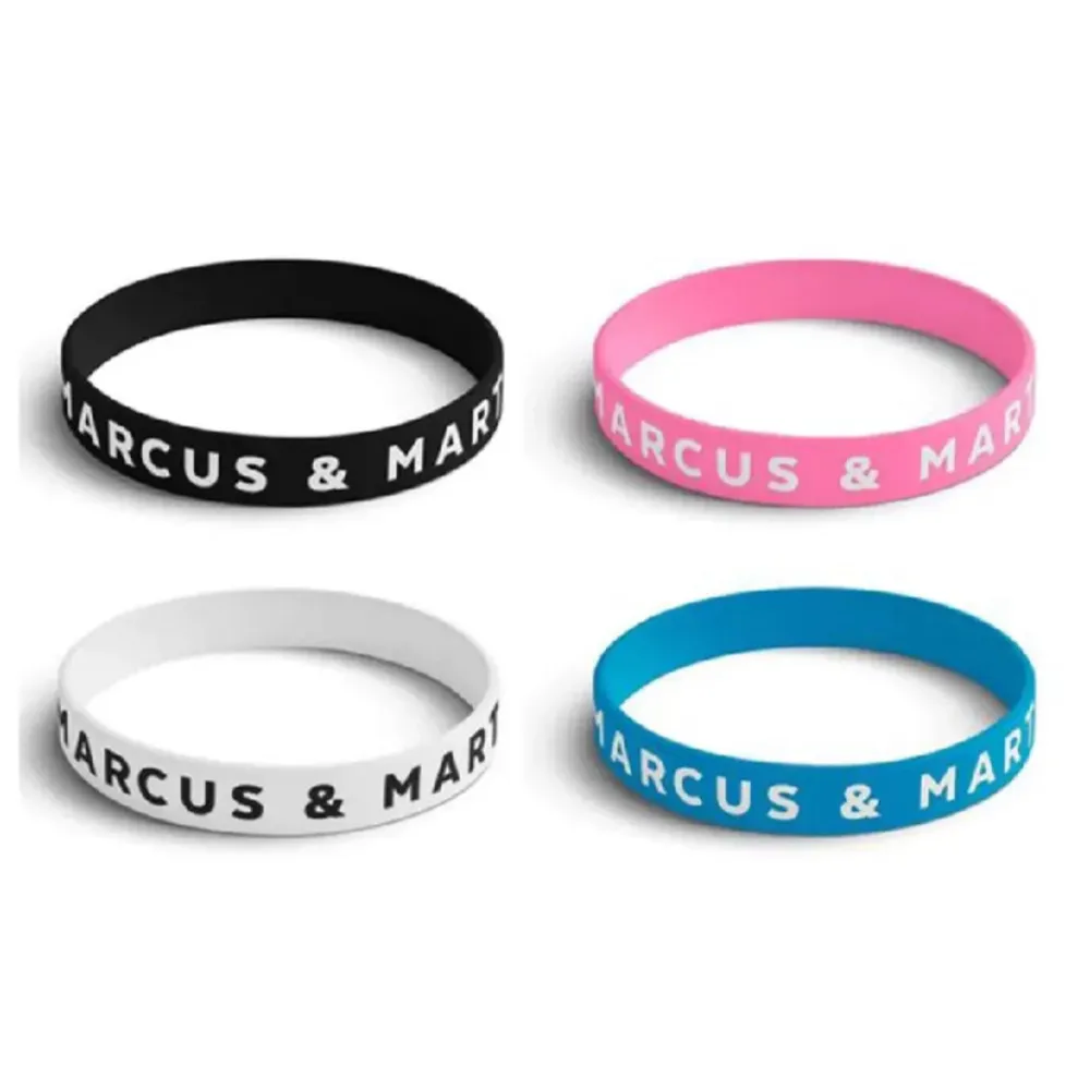 Hej, jag söker Marcus och Martinus armband så om någon säljer kontakta gärna mig💗💗. Accessoarer.