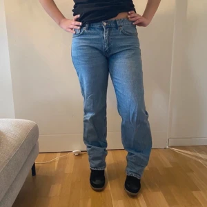 Jeans - Säljer dessa fina jeansen från ginatricot i storlek M/38