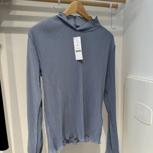 Ljusblå blus - Helt ny top/blus från Gina i storlek L. 🩵