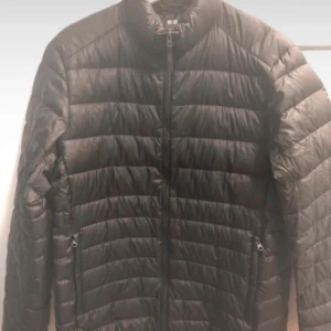 Uniqlo jacka  - Nytt bra skick  Uniqlo jacka  Storlek L