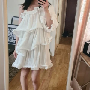 Lojsan x NA-KD dress - Klänning från NA-KD i storlek 36. Helt ny med prislapp!