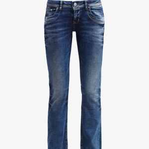 Lågmidjade jeans LTB - Supersnygga lågmidjade jeans från LTB. Är tyvärr lite för korta för mig som är 168 så därför jag säljer. Skriv för egna bilder! 💞