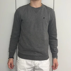 Replay crewneck - Replay crewneck | Skick 9,5/10 | Storlek S | Modell är 181cm lång | Frakt via PostNord eller Instabox på kundens bekostnad | Hör av er vid funderingar📧