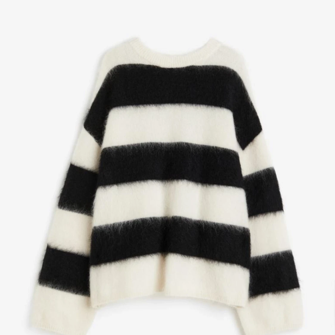 Randig stickad mohair tröja