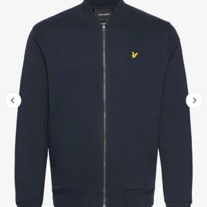 Jacka - Samma som på bilden fast i svart! Helt ny finns etikett