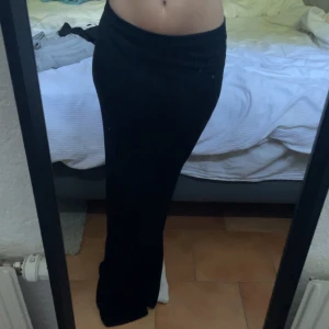 Långkjol - En svart långkjol med slits baktill, storlek S och använd 1 gång